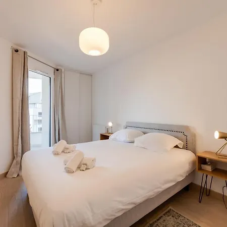 Le Paradis - Beautiful T2 Ideally Located With Garage