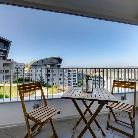 Le Paradis - Beautiful T2 Ideally Located With Garage