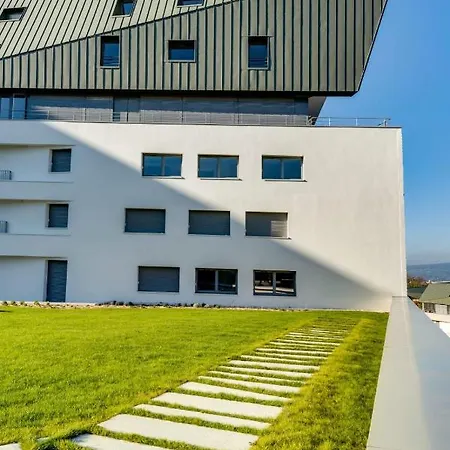 Le Paradis - Beautiful T2 Ideally Located With Garage *