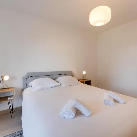 Le Paradis - Beautiful T2 Ideally Located With Garage *